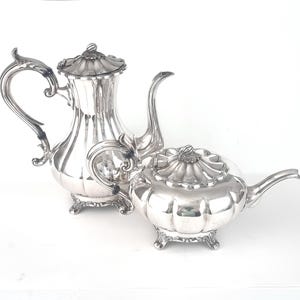 Vintage te- och kaffekanna, Viners silverfat, melonformad, tungt porslin, klassisk design, heminredning, eftermiddagste, teduo, dekor