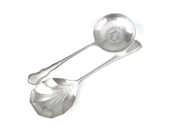 Cubiertos de servicio vintage, Cucharas para servir, Plato de plata, Aspecto desgastado, Diferentes cubiertos, Estilo Art Déco, Decoraciones de mesa, Utensilios