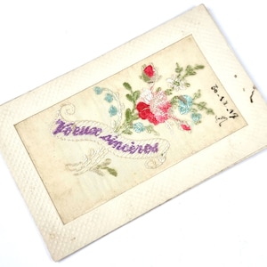 Erster Weltkrieg, Seidenpostkarte, Französische Ephemera, Große Kriegskarte, Voeux Sincères, Aufrichtige Wünsche, Rosa Rose, Vergissmeinnich, Französischer Text, 1917