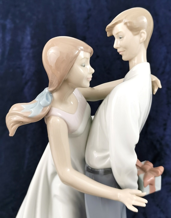 Small Fault, Large Lladro Figurine, Little Surprises, Lladro 6746, Young  Couple, Large Figurine, Lovers Theme, Retired Lladro, Daisa 2000 
