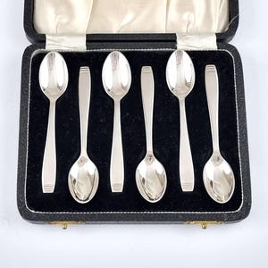 SMALL Set of Spoons, Demitasse Spoons, Six Coffee Spoons, Boxed Flatware, Elkington Silver Plate, Mid 20th Century, Stylish Cutlery, Elegant