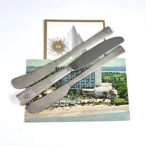 Vintage Hotelware, Distressed Look, SMALL Spreaders, Job Lot, Americana Hotels, New York Hilton, Silver Plate, Historical Cutlery, Decor