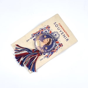 Distintivo commemorativo, incoronazione del 1953, regina Elisabetta II, distintivo con carta, spilla con nappe, souvenir dell'incoronazione, metà del XX secolo