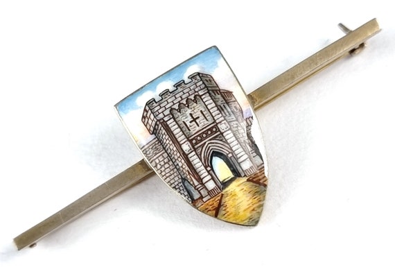 Broche Vintage Peinte à La Main - Accessoire Unique Et Chargé D’histoire