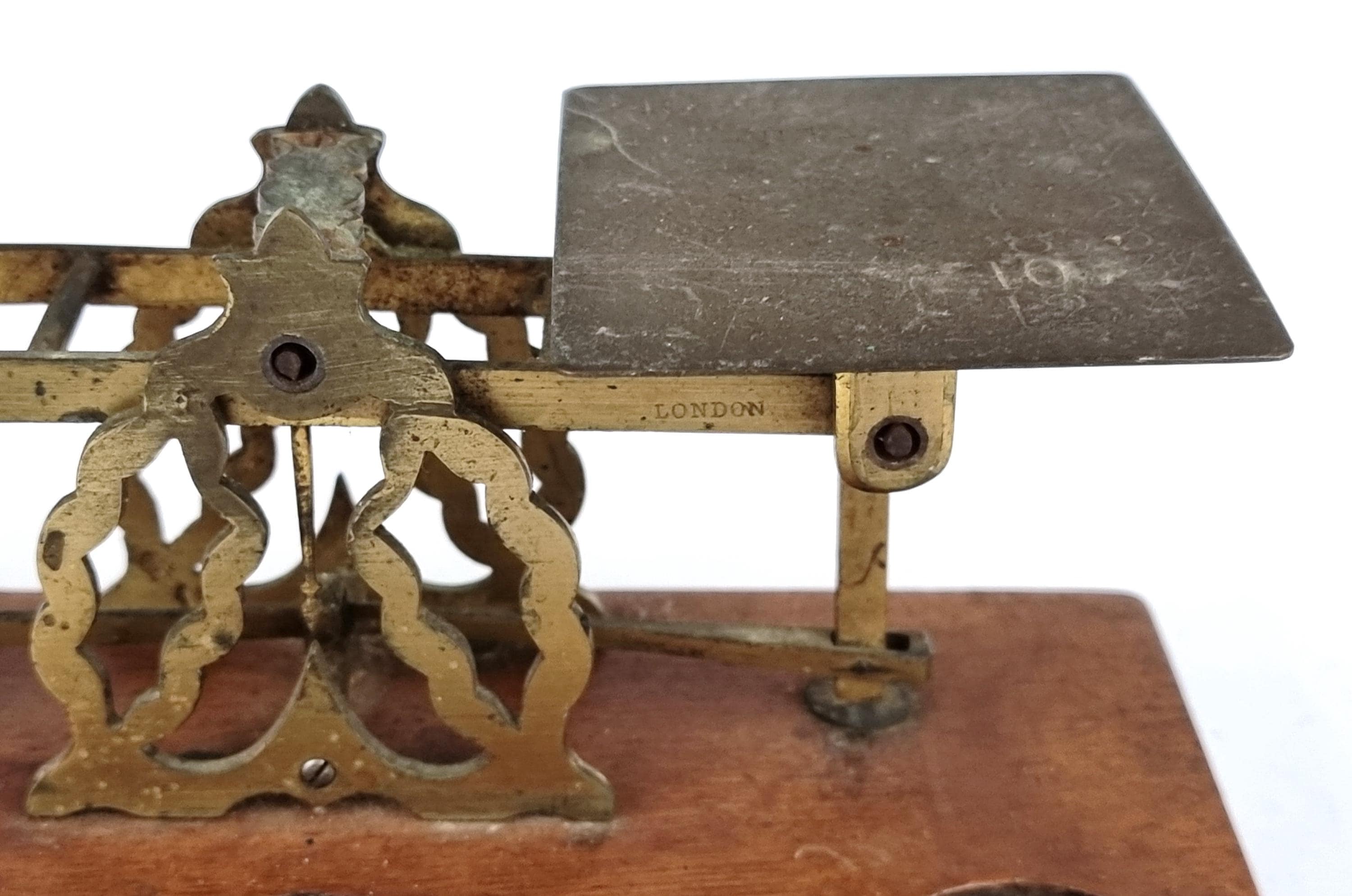 アンティーク SUPREME POSTAL SCALE Sampson Mordan, Antique Postal Scales, Letter Scales, Wooden Base