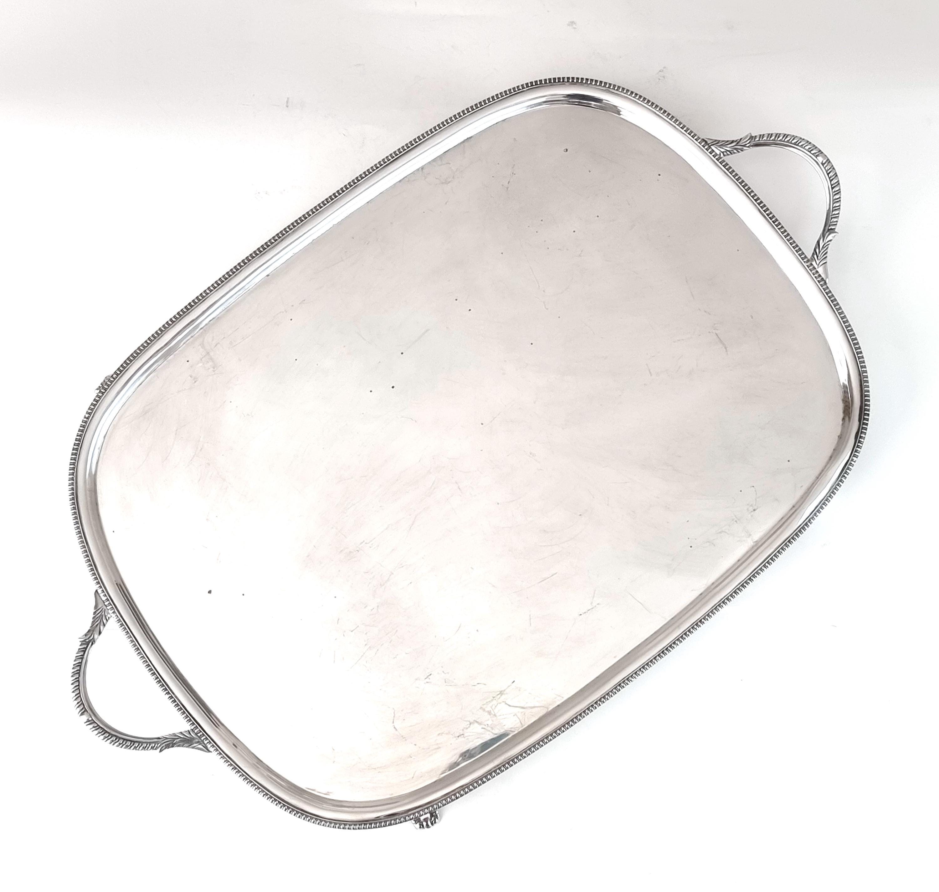 大型アンティークトレイ、長さ25 3/4インチ、銅に銀メッキ、磨耗した