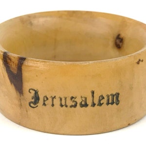 FREE POST-antico tovagliolo anello, souvenir di Gerusalemme, frutta legno, legno di ulivo, Camel design, portatovaglioli, Grand Tour, Table Decor, unico