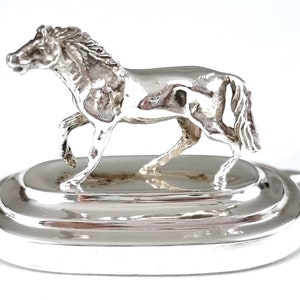 Cubiertos en miniatura, Titular de la tarjeta de nombre del lugar, Figura de un caballo, Forma de caballo, Plata europea, Adición única, Vajilla elegante, Escaso