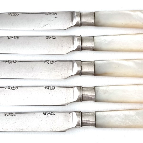 Couverts traditionnels, ensemble de cinq, couteaux à fruits, couteaux à dessert, 7 1/4 pouces, plaque d'argent, nacre, ajouts élégants, victorien