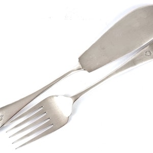 Antique Pair of Servers, Fish Servers, Silver Plate, Elkington Flatware, Old English, Hanoverian Pattern, T B Co Ltd, Company Badge, Unique