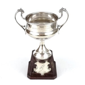 Damaged Bakelite Base, Vintage Trophy, Worn Silver Plate, Bowling Award, 9 Inches Height, Licensed Victuallers, Art Deco, Bowls Sport, 1937