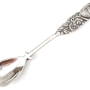 Charming Cruet Spoon, Small Salt Spoon, White Metal, Floral Handle, Lion Pattern, Condiment Spoon, Table Accessory, Spice Spoon, Decorative