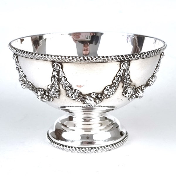 Delightful Small Bowl, Sugar Bowl, Candy Bowl, Silver Plate, Silver on Copper, Floral Swags, Floral Tableware, Table Decoration, Furnishing