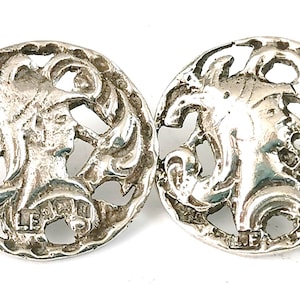 POST GRATUITO - Dos botones antiguos, botones de plata, Lawrence Emanuel, vestido eduardiano, cabeza Minerva, mitología romana, figura histórica, único