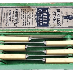Beschadigde doos, art deco bestek, boxed set messen, dessertmessen, set van zes, Wheatley van Sheffield, roestvrij staal, ivoren handgrepen