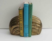 Vintage Brass Shell Waterfall Bookends Hollywood Regency Beach Shell Shape Mid Century Patina Seaside Book Holder Beach House Ocean Decor