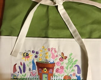 Gnome Garden Apron with pockets, apron for home and garden