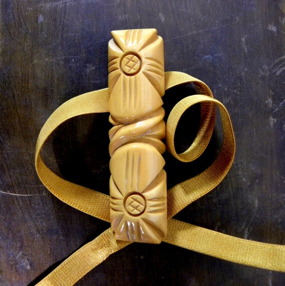 Vintage Carved Bakelite Pin Brooch Butterscotch, … - image 2