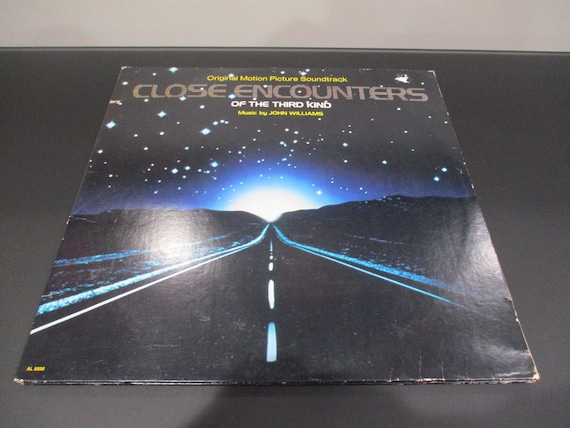 Vintage 1977 LP Record Motion Picture Soundtrack Close Encounters of the Third Kind Excellent w/Bonus 45 Record 62350