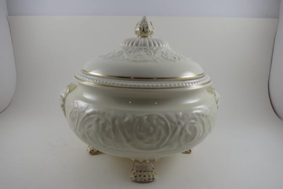 Vintage 1960's Wedgwood Patrician Athenian Gold Porcelain Covered Vegetable Bowl Footed Round