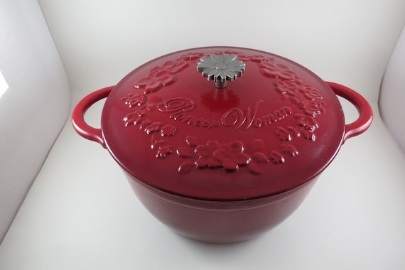 Red Pioneer Woman 5 Quart Cast Iron Dutch Oven Timeless Beauty