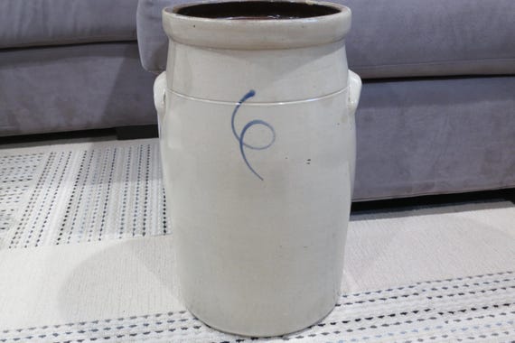 Red Wing 6-Gallon Stoneware Butter Churn with Cobalt Blue Bee Sting Mark