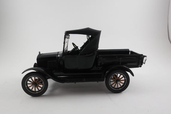 Danbury Mint 1/24 Scale 1925 Ford Model T Runabout Convertible