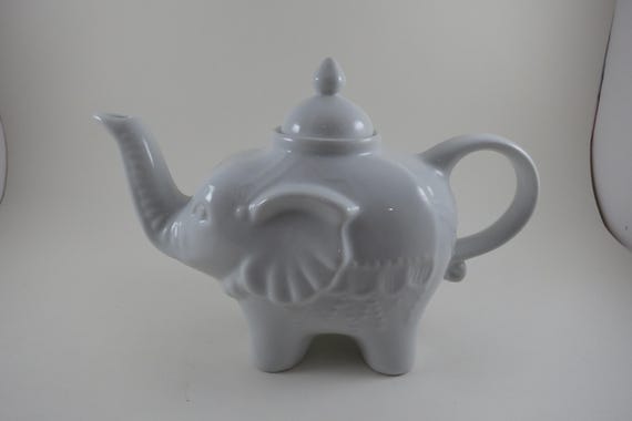 Vintage White Elephant Teapot Unbranded 9 Inches
