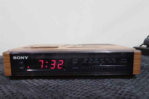 Vintage 1980's Sony Dream Machine FM/AM Digital Clock Radio Alarm Clock Model ICF-C400