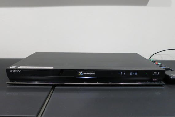 2004 Sony BDP-BX57 CD/DVD/Blue Ray Disc Player Slim Line Design with Remote