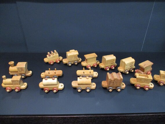 Vintage Wooden Montgomery Schoolhouse Inc Vermont 15 Piece Wooden Train Set