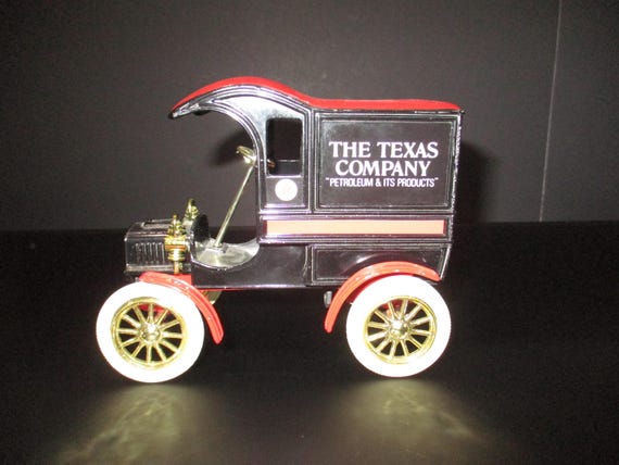 Vintage 1987 Ertl 1:25 Scale Coin Bank The Texas Company Texaco with Key Excellent Condition