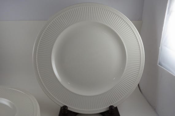 Set of Six Vintage Wedgwood Windsor 10 7/8 Inch Dinner Plates