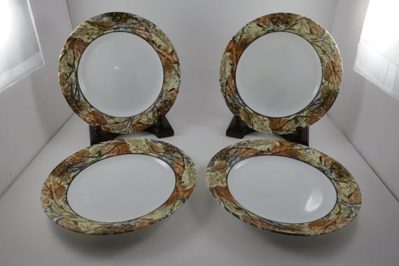 Set of 4 Corelle Woodland Leaves 8 1/2 Inch Luncheon Plates Like New Condition