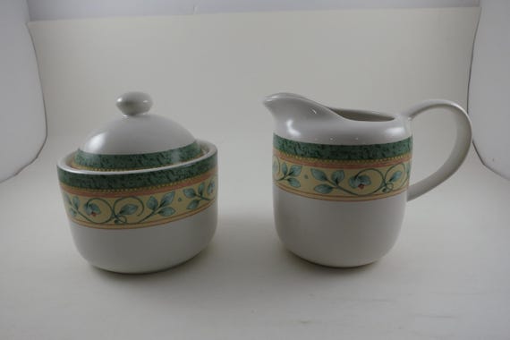 Vintage Pfaltzgraff French Quarter Stoneware Cream and Sugar with Lid Set