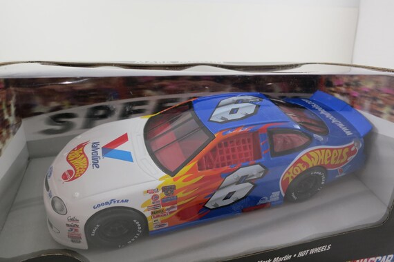 1998 Hot Wheels Pro Racing 1:24 Scale Nascar Diecast #6 Mark Martin Valvoline Hot Wheels Ford Taurus New In Original Box