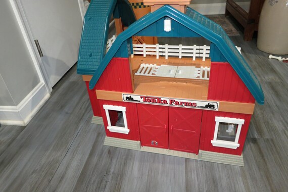 Vintage 1995 Tonka Farms Play Set Large 27x22x10 with Barn Silo Gates Fences Excellent Condition