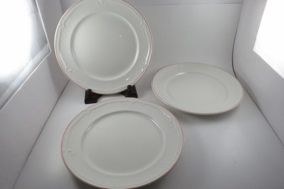 Set of Three Villeroy & Boch Fiori Weiss Bone China Dinner Plates (10.5 Inch)