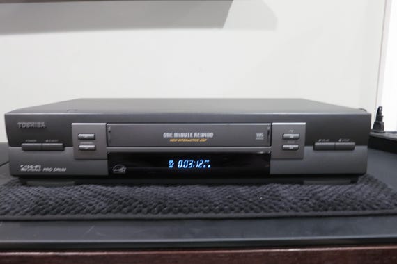 Toshiba W702 VHS VCR Player: Digital Tracking, Pro Drum Hi Fi
