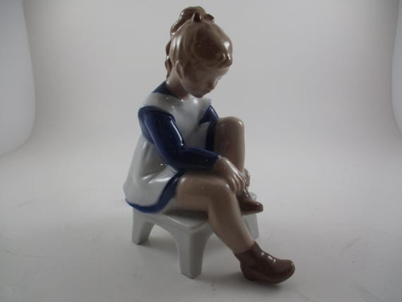 Vintage B&G Bing Grondahl Royal Copenhagen Marianne Girl Tying Shoe No 2373 Pristine Condition