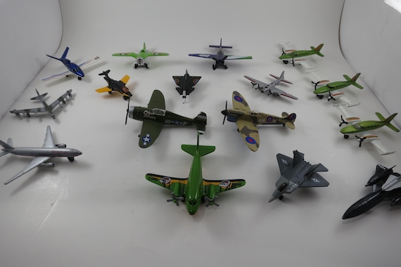 Vintage Matchbox Airplane Collection: Boeing 777, Cessna 402 Jets, 16 Pieces