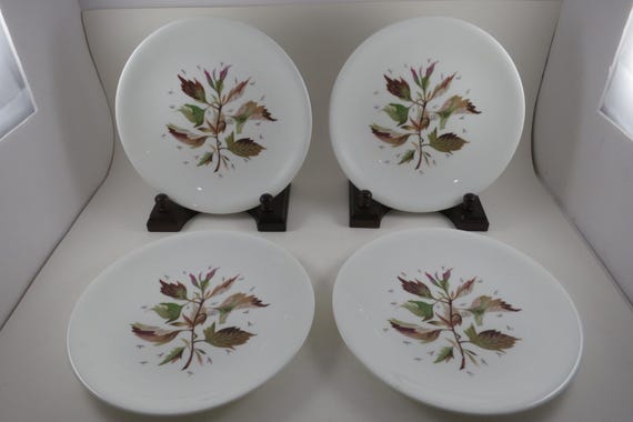 Set of Four MCM Wedgwood Wakefield Pattern 8 Inch Salad Plates 1955-1964
