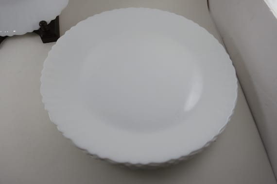 Arcopal France 11 3/4 Inch White Service Plate (Charger) Trianton Collection Opaline Glass