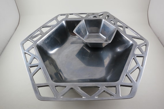 Wilton Armetale Symphony Chip N Dip Set – 14 Inch Geometric Trim