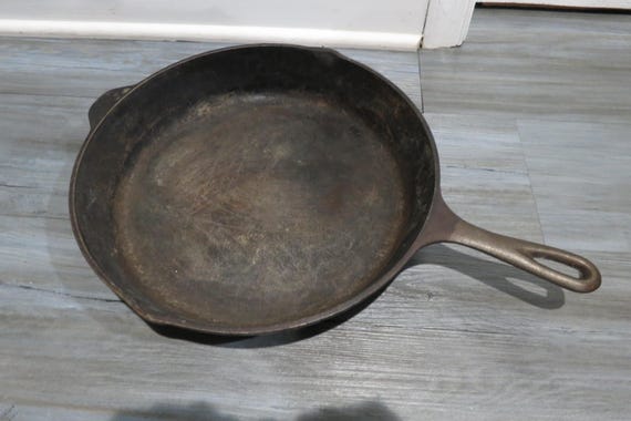 Vintage SK12 Cast Iron Skillet 13.25 Inches Double Pour Spouts Seasoned