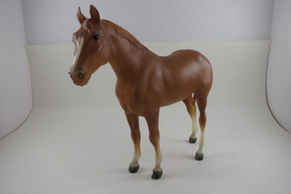 Breyer Palomino Quarter Horse 8 1/2 Inches Long