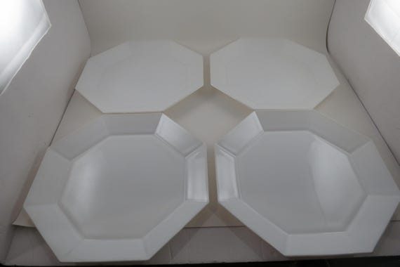 Set of Four Arcoroc France Octime White 9 7/8 Inch Hard Edge Dinner Plates
