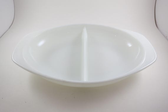 Vintage Pyrex Milk Glass Divided Casserole Dish: 1.5 Quart