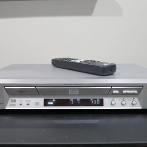 Sony DVP-NS700P DVD/CD Player: Silver Slimline Model with Remote