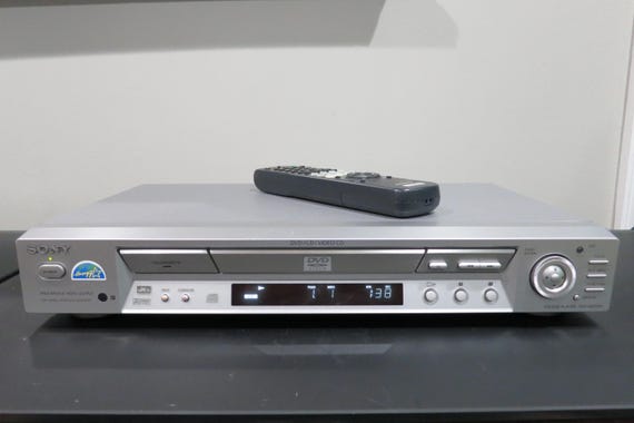Sony DVP-NS700P DVD/CD Player: Silver Slimline Model with Remote